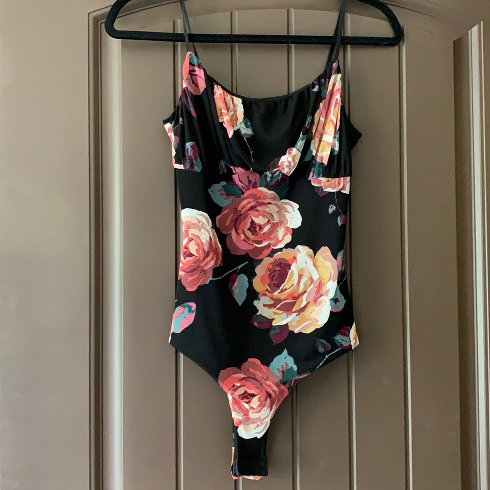 💫CLOSING SALE💫Windsor body suit-ruched